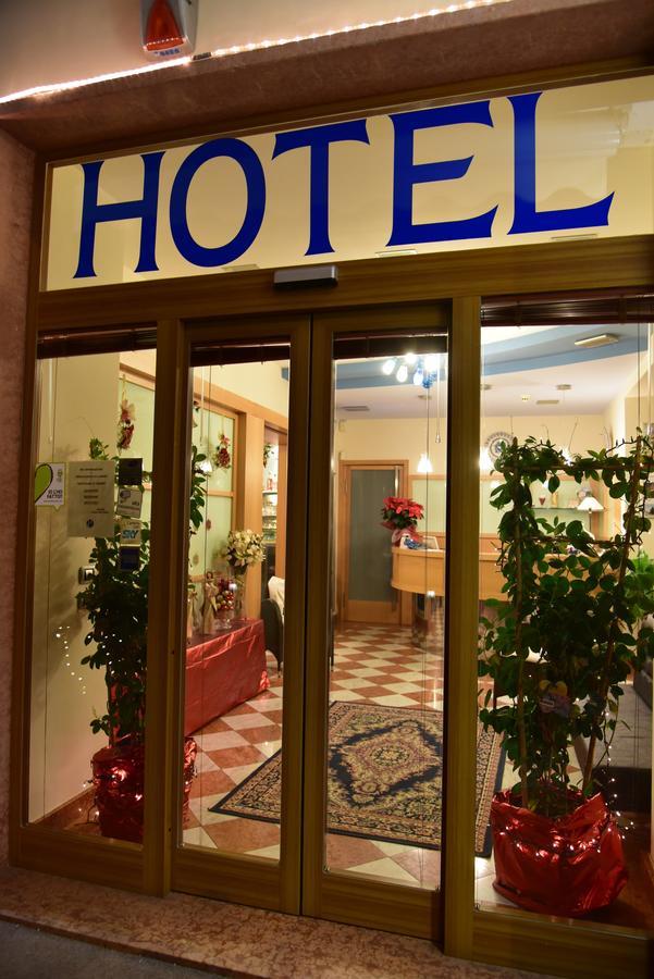 Hotel Residence Sant'Anna Bedonia ภายนอก รูปภาพ